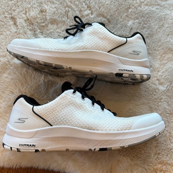 Men’s Skechers go train shoe - Picture 3 of 7